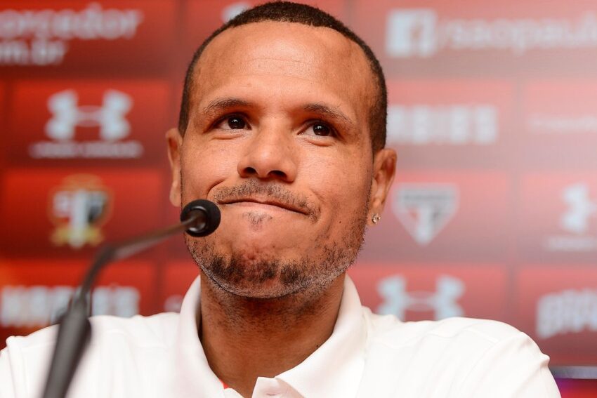 Luis Fabiano faz aviso no Corinthians sobre Romero e rasga elogios ao paraguaio